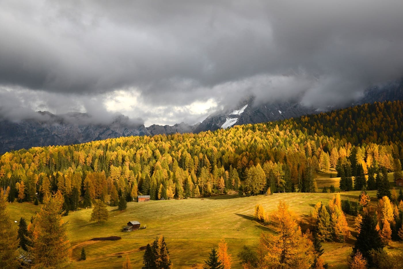 Le Dolomiti d’autunno sono il luogo della tranquillità dove rilassare corpo e mente