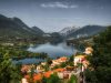 barrea-il-lago-nascosto-tra-le-montagne-si-tinge-di-rame-e-ambra-e-il-borgo-sembra-sospeso-in-un-silenzio-interrotto-solo-dal-fruscio-delle-foglie