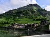 chianale-un-borgo-di-montagna-al-confine-con-la-francia-avvolto-da-boschi-secolari-che-in-autunno-si-accendono-di-rosso-e-oro