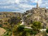 matera-case-e-silenzi-fusi-nella-roccia-dove-il-medioevo-non-ricordo-ma-condizione-permanente