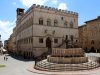 perugia-sale-e-si-avvolge-su-se-stessa-citt-di-pietra-e-potere-nei-suoi-vicoli-il-medioevo-non-dorme-osserva-custodisce-giudica-in-silenzio