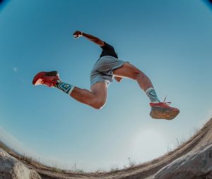 Se vuoi correre con una falcata più efficiente, fai questi esercizi per la flessibilità
