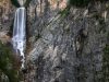 cascata-di-boka-un-salto-possente-che-precipita-da-una-parete-verticale-noto-per-la-sua-portata-massiccia-anche-nei-mesi-pi-freddi