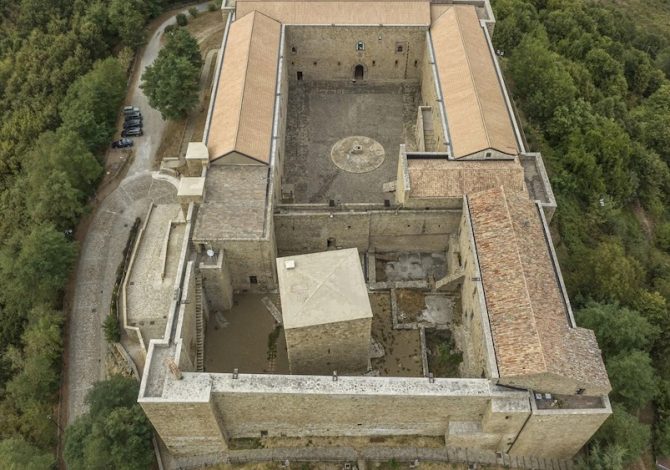 Castello-di-Lagopesole