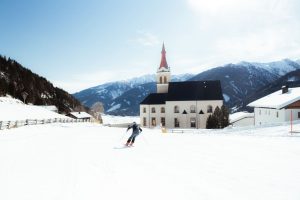 Vicinissimo all'Italia ci sono queste piccole stazioni sciistiche dove puoi sciare lontano dal caos