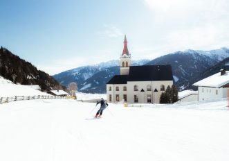 Vicinissimo all'Italia ci sono queste piccole stazioni sciistiche dove puoi sciare lontano dal caos