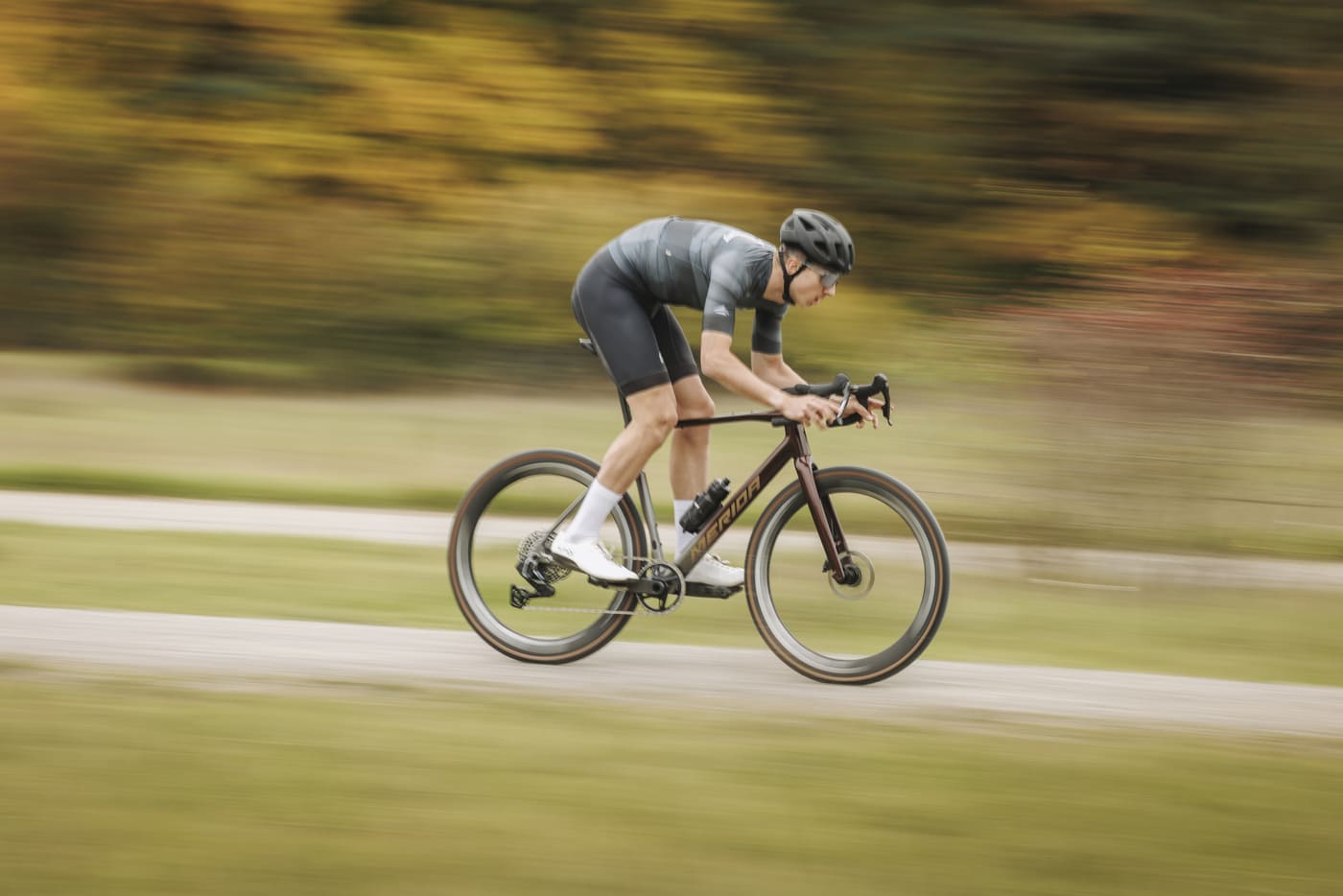 Se ti piace il gravel, e anche andare forte, ora c'è questa bici Merida Mission