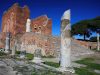 ostia-antica-tra-mosaici-sgranati-e-taberne-vuote-lautunno-sembra-riportare-la-citt-romana-al-suo-respiro-naturale-lento-e-senza-folla