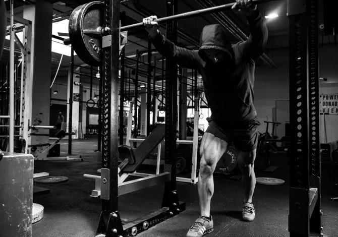 Gambe forti: i migliori esercizi con e senza pesi