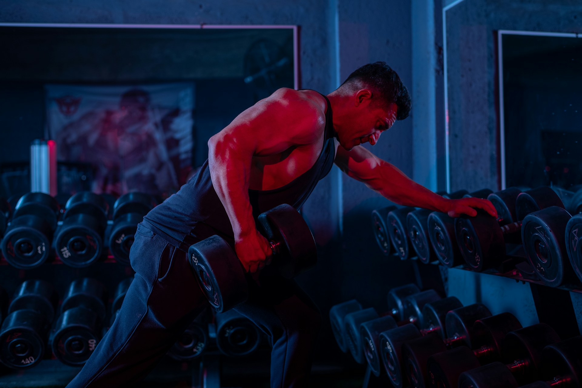 Braccia forti: i migliori esercizi con e senza pesi