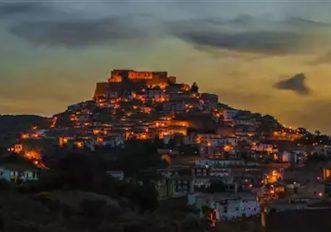 rocca-imperiale-notte-borgo