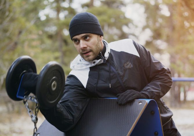 Allenamento a casa: 2 manubri sono tutto quello che ti serve per tenerti in forma sempre (Guida Completa)