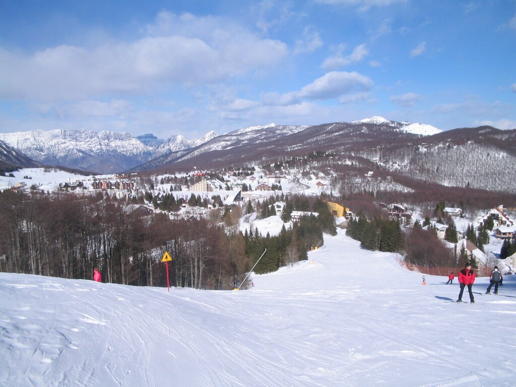 Skipass 2026: le 5 stazioni sciistiche "segrete" dove sciare costa meno di 40 euro