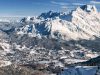 cortina-dampezzo-le-vie-eleganti-si-illuminano-tra-la-neve-mentre-le-maestose-dolomiti-circondano-il-borgo-regalando-scenari-spettacolari-e-dinamici