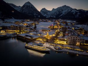 In Tirolo i mercatini di Natale sono anche in montagna e sul lago