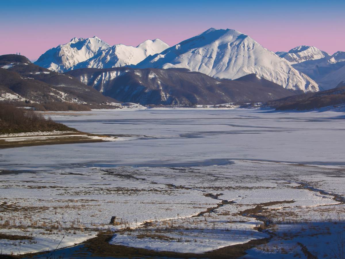 Lago Campotosto ghiacciato