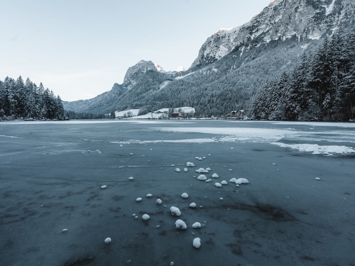 Lago Hintersee in inverno