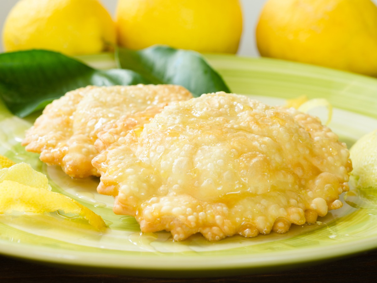 Sebadas in Sardegna: storia, ricetta e dove mangiare le originali