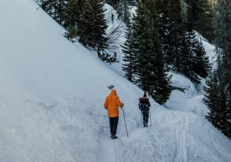 30+ ciaspolate da sogno in Italia che puoi provare questo inverno