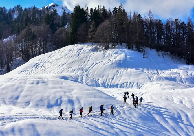 Ciaspole e ciaspolate: la guida completa per camminare sulla neve
