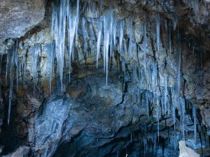 Grotta del Gelo, stalattiti di ghiaccio