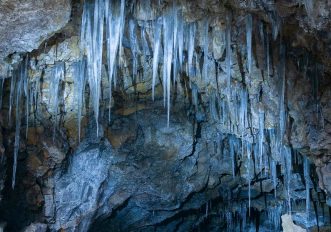 Grotta del Gelo, stalattiti di ghiaccio