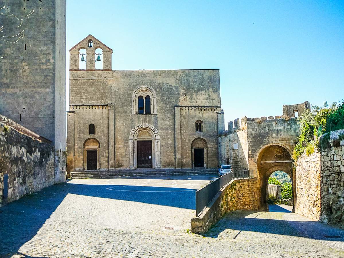 Il bellissimo centro storico di Tarquinia