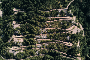 strada-tornanti-monmte-lovcen-montenegro