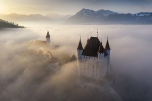 Thun-lago-castelli-primavera