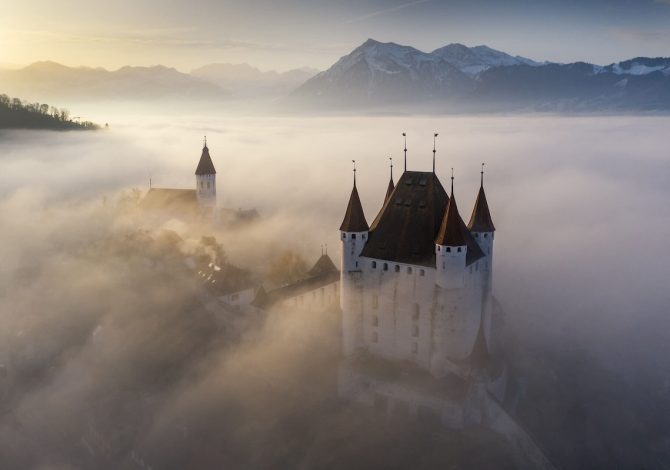 Thun-lago-castelli-primavera