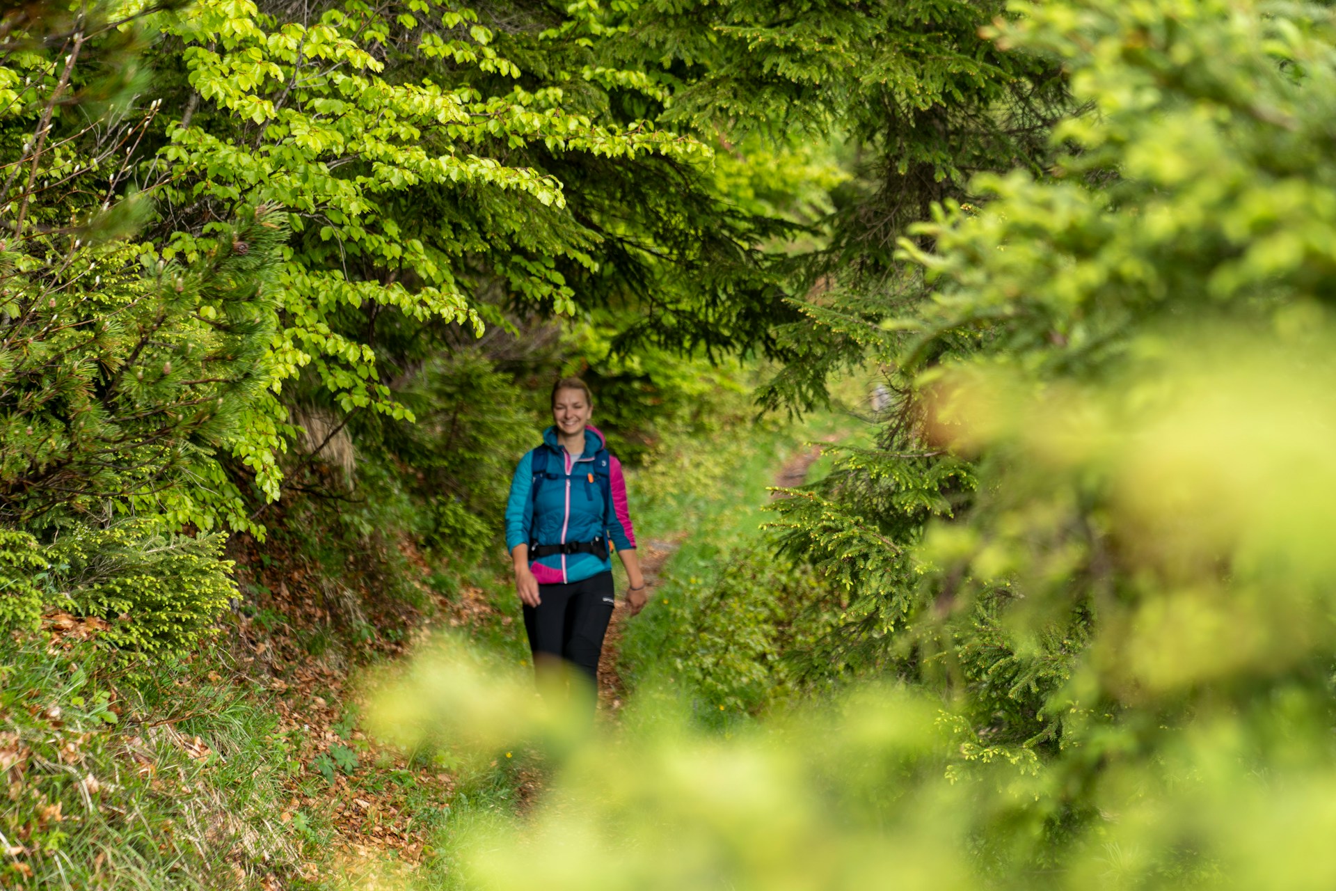 Camminare in salita brucia davvero più calorie