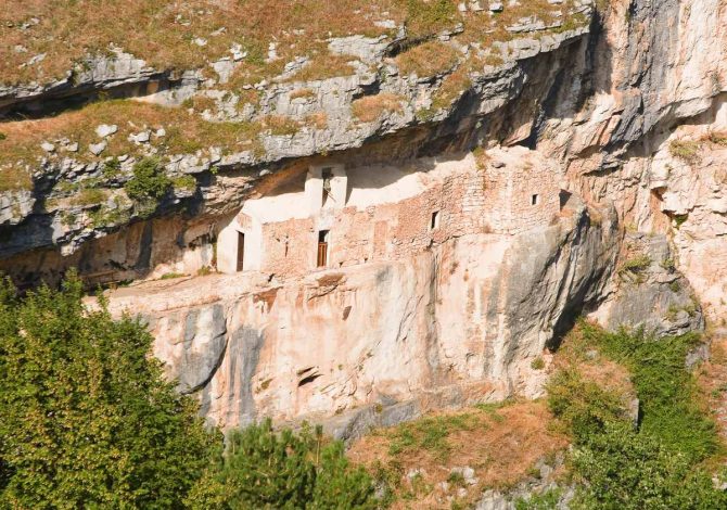 L'Eremo di San Bartolomeo in Legio a Roccamorice