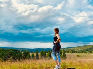 Integratori di primavera: cosa serve davvero a chi riprende a muoversi (e cosa è solo rumore)