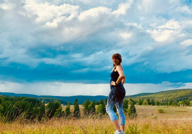 Integratori di primavera: cosa serve davvero a chi riprende a muoversi (e cosa è solo rumore)