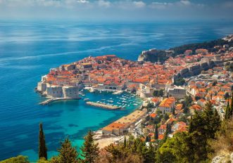 Città con più turisti che abitanti