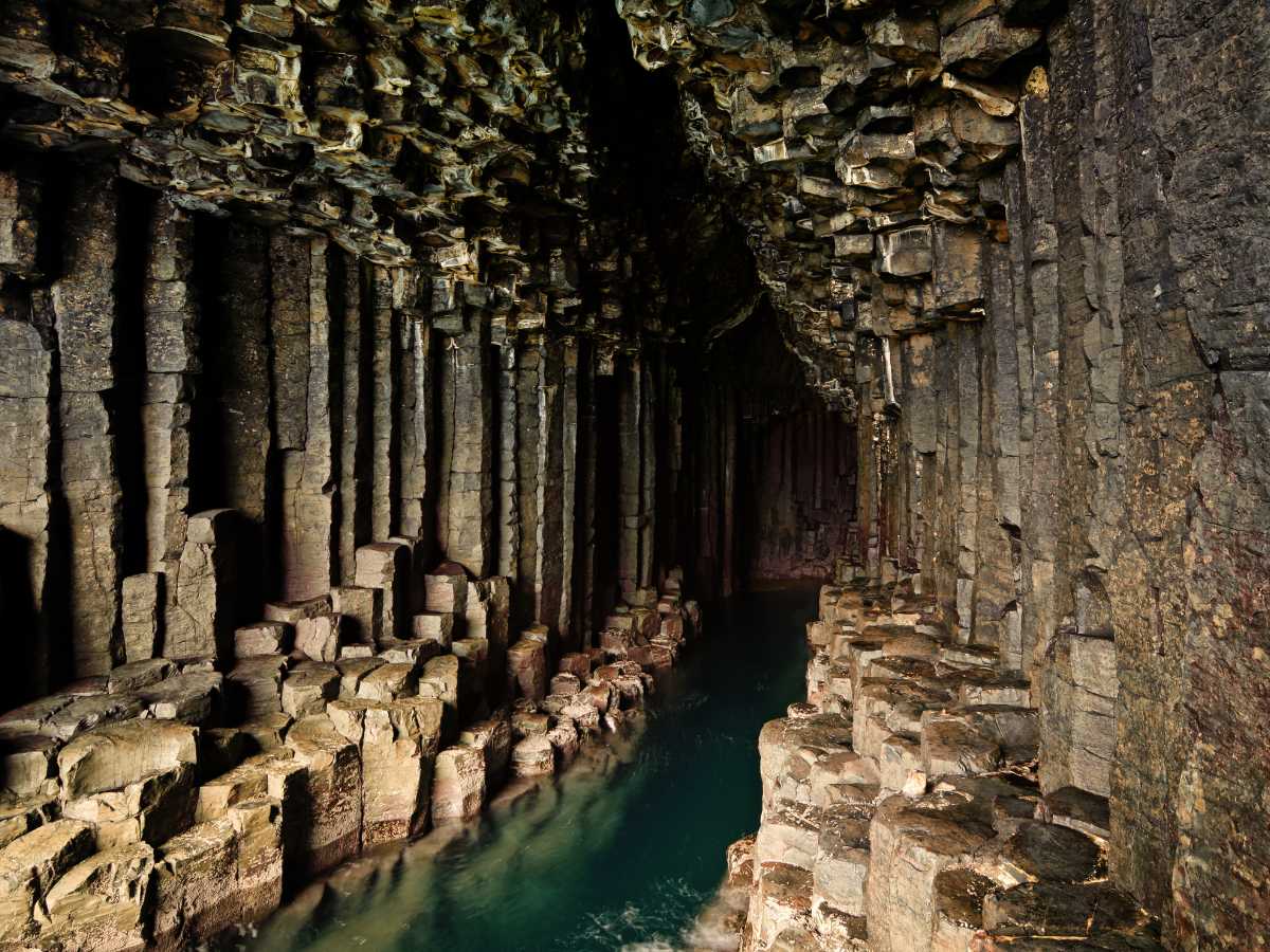 L'interno della Grotta di Fingal