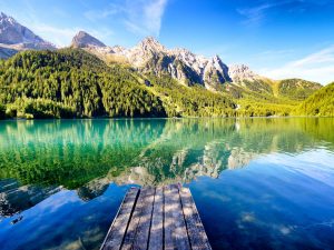Laghi di montagna d'Italia in primavera