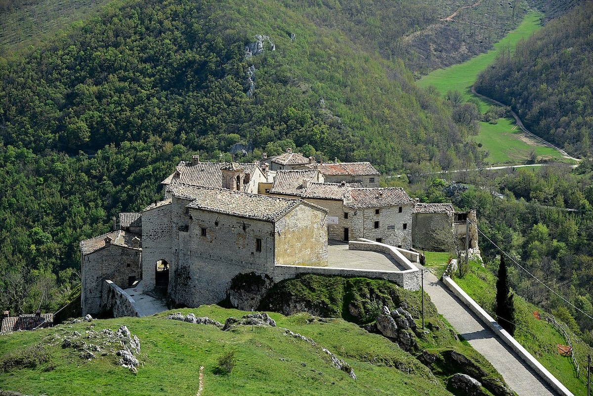 Elcito-marche-chiesa-san-rocco