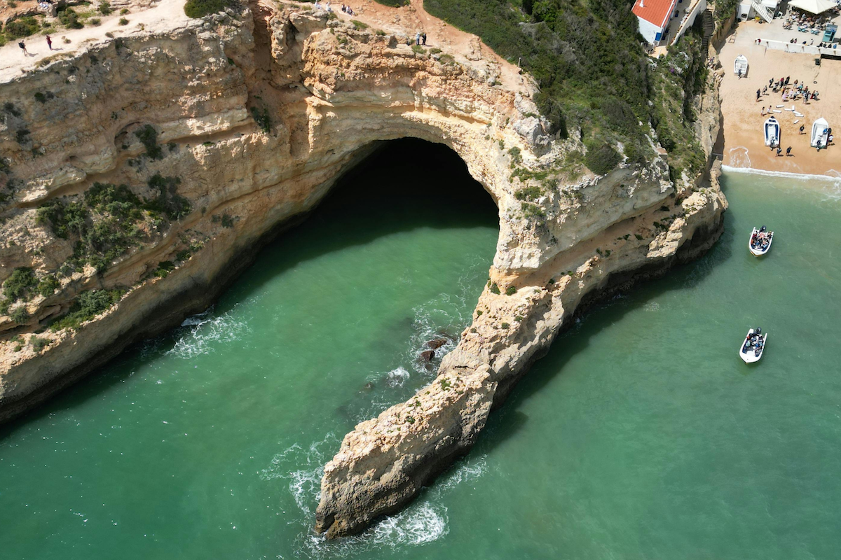 grotta-benagil-algarve-portogallo-dove
