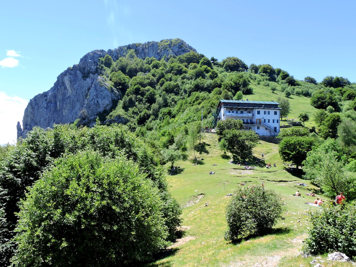 Canzo_-_Rifugio_SEV