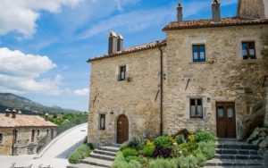 Castel del Giudice-Borgo Tufi rinnovato