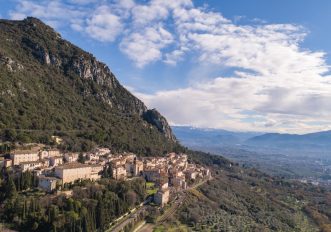 cesi-umbria-borgo-estate