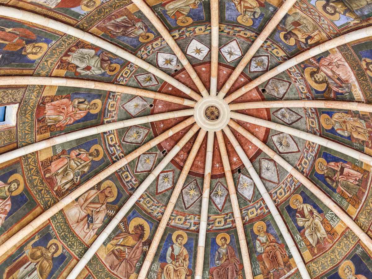 Dentro il bellissimo Battistero di Parma