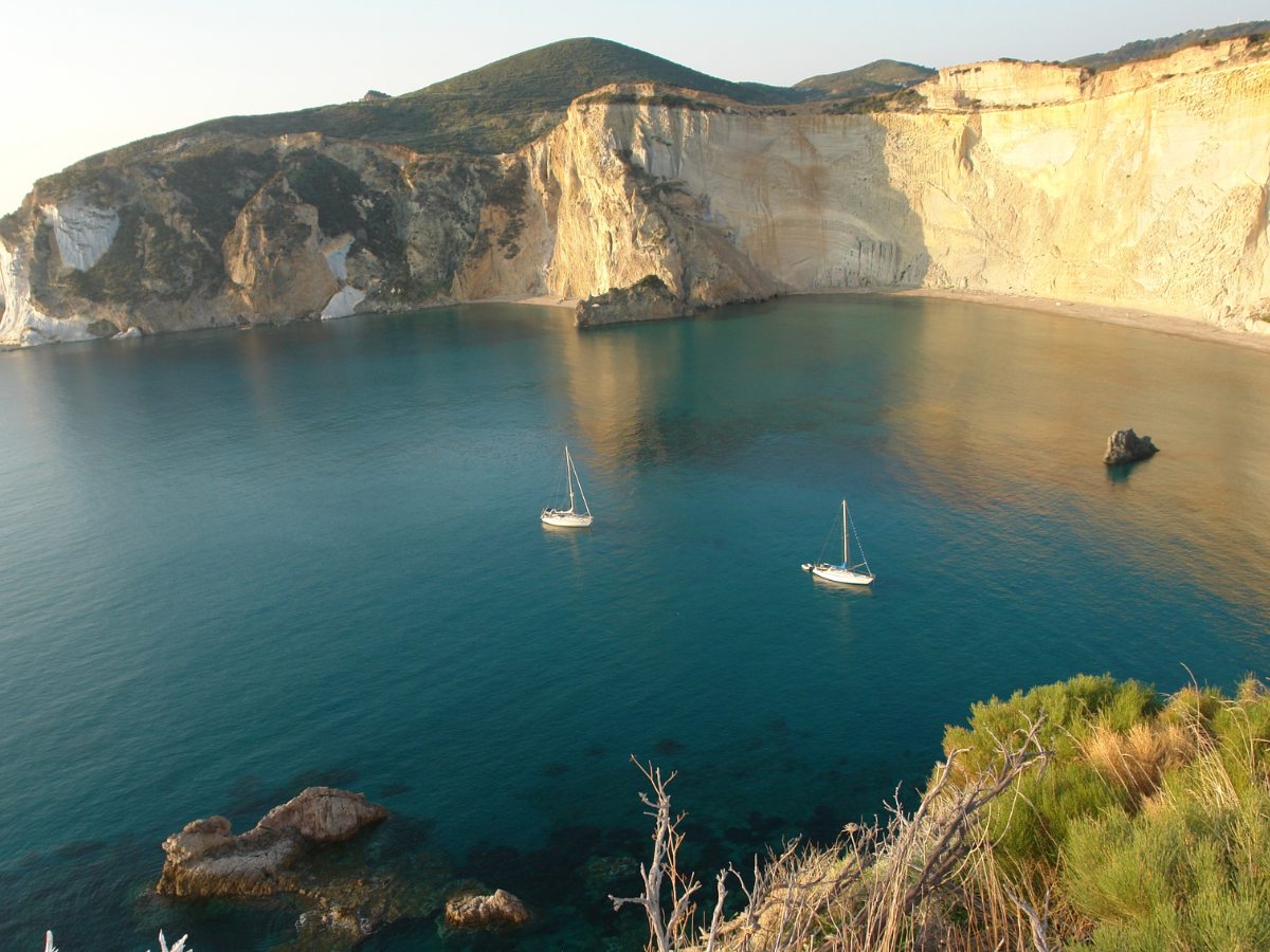 Spiaggia Chiaia di Luna a Ponza