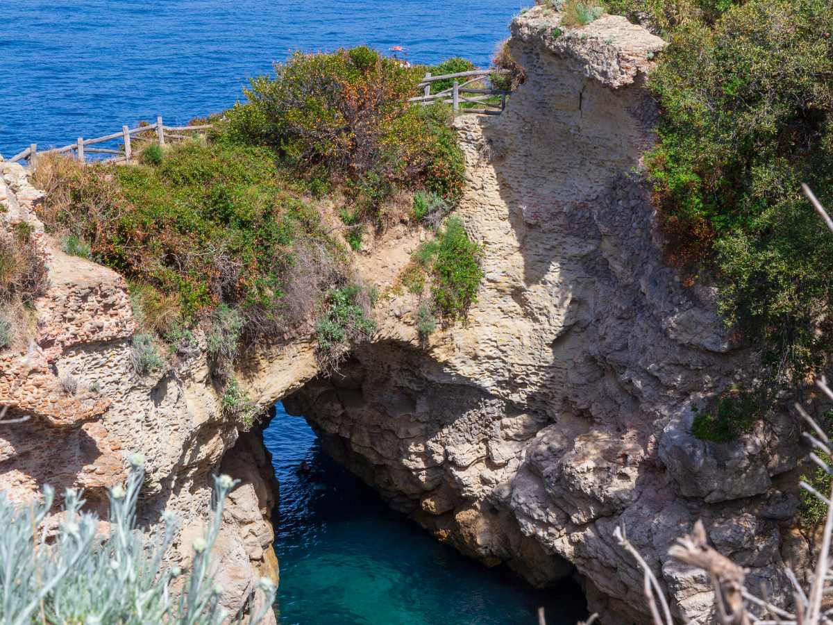 Arco dei Bagni di Sorrento in Campania