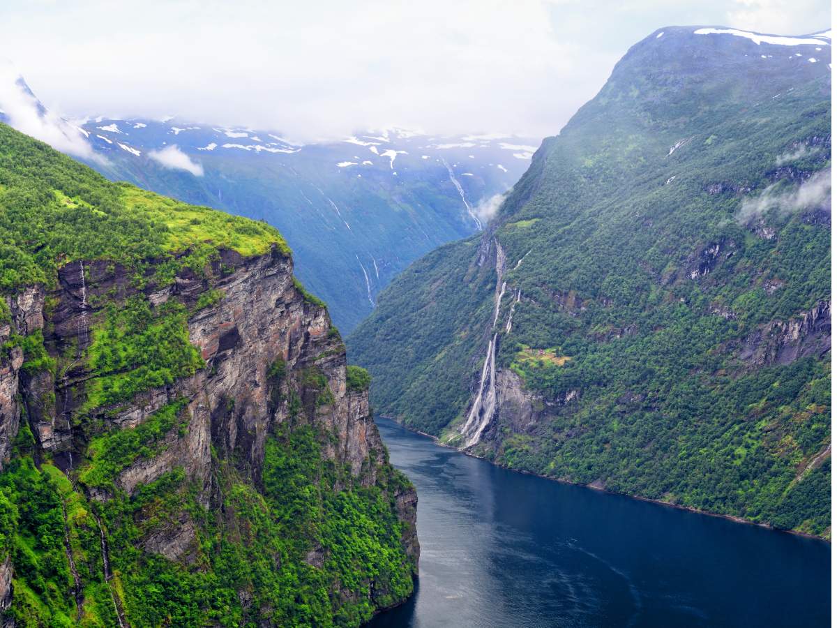 Fiordo e Cascata delle Sette Sorelle in Norvegia