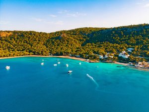 Mete vacanze costano la metà nel 2026