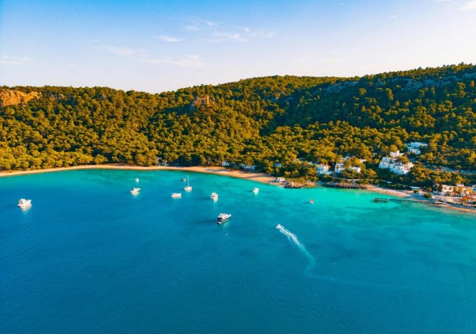 Mete vacanze costano la metà nel 2026