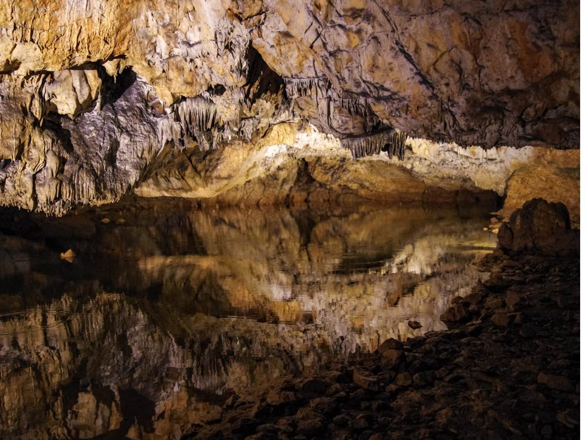 Riflessi delle Grotte di Aggtelek in Ungheria
