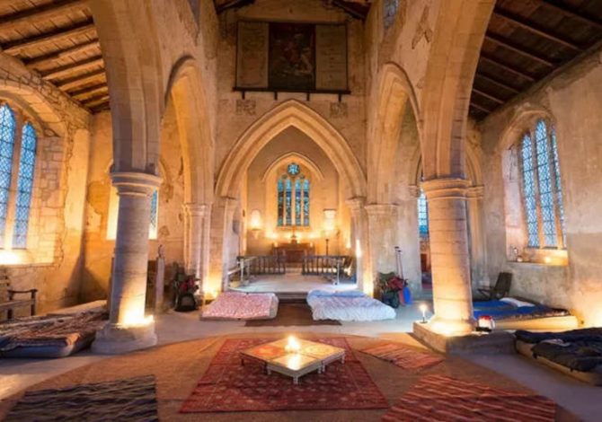 dormire-in-una-chiesa-5-esperienze-uniche